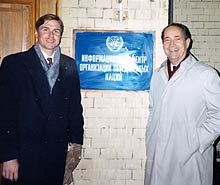 thornburgh and aide, cuyler walker, by un sign, russia, november 1992 